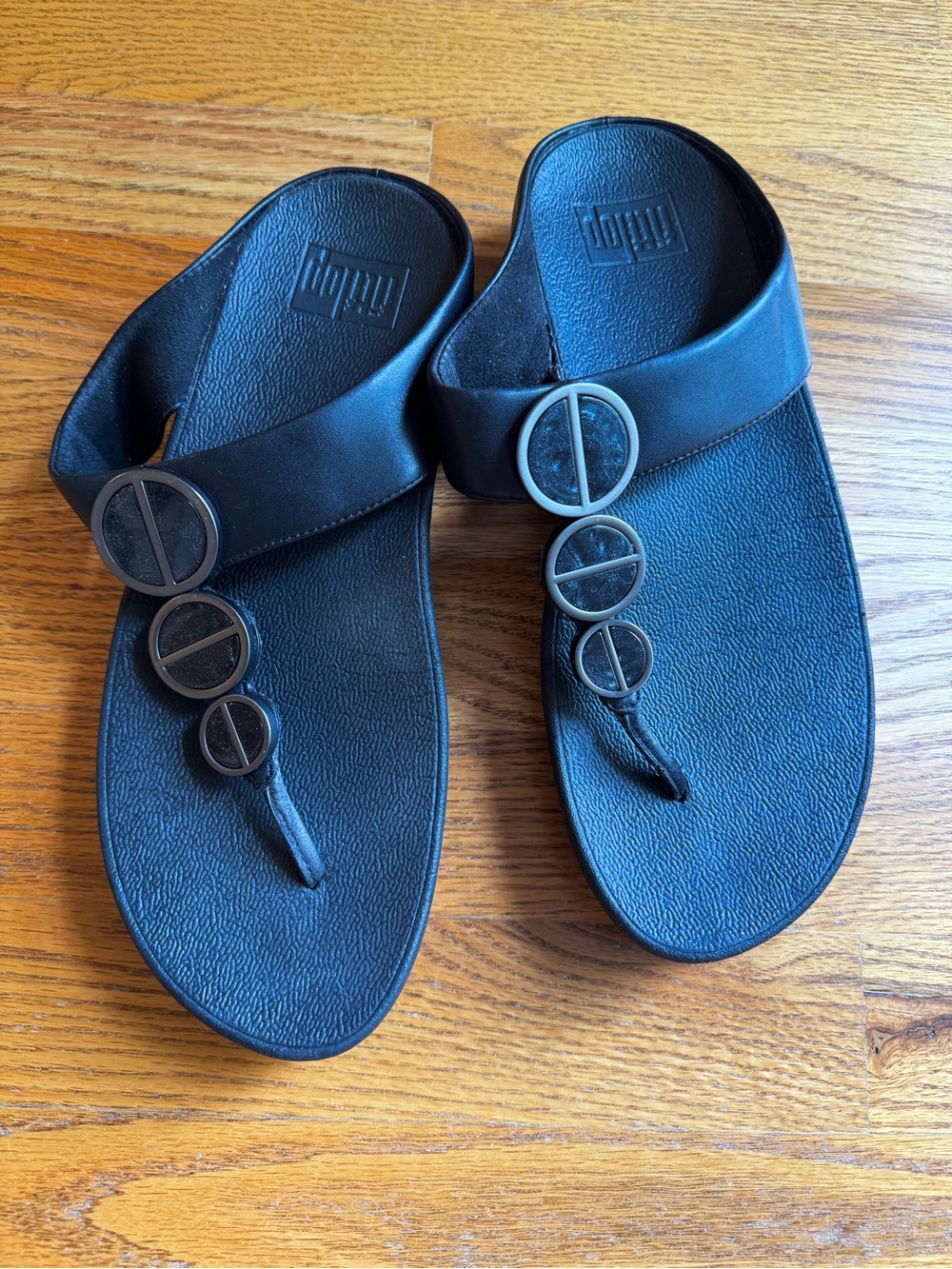 FitFlop Women’s Black Toe-Post Sandals with Circular Accents